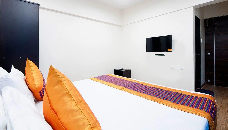 Asian Suites Tulsi Aura 纳威孟买 外观 照片
